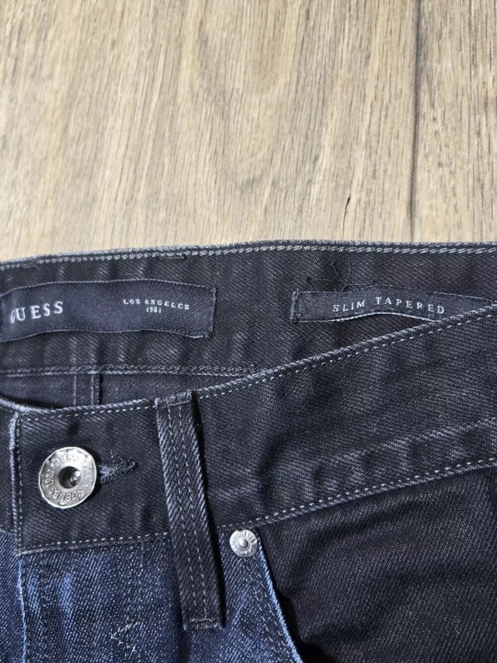 Guess "Black and Blue" concept, two-tone blue jeans - Picture 4 of 10